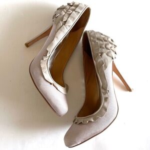 Badgley Mischka Shoes Tai High Heels Pump Leather Ruffle Ice Gray Stilettos 7.5